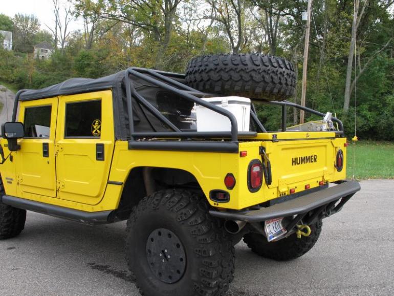 satellite on top of hummer